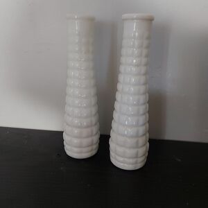 Milkglass Vase X2